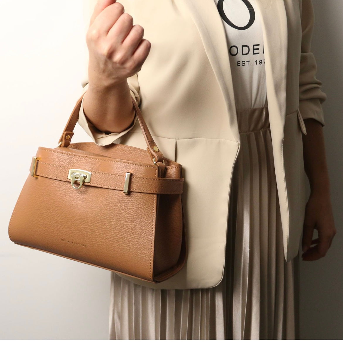 The Tropical Duchess Tuscany Leather Tote MAISY TL142455 in Beige