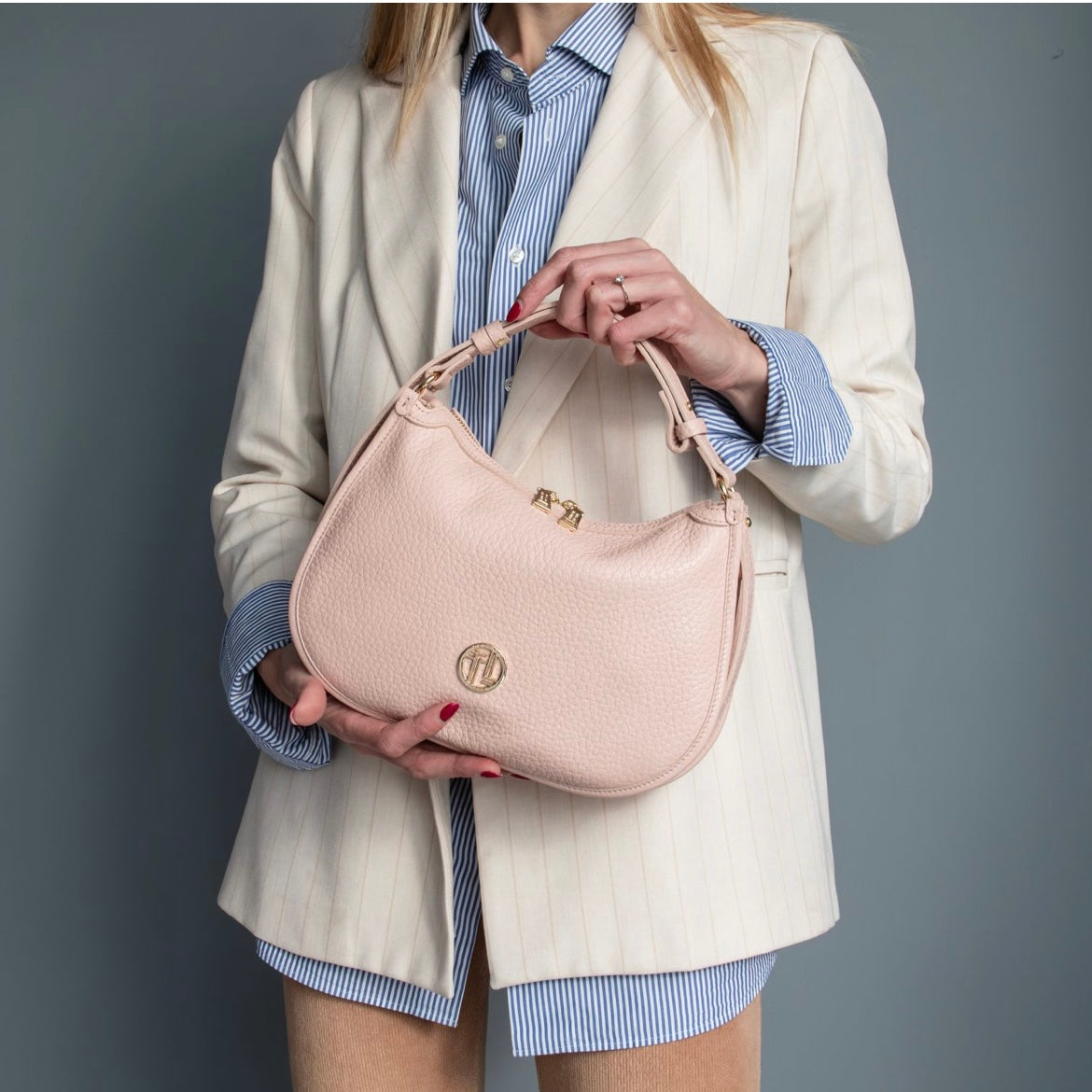 The Tropical Duchess Tuscany Leather HOBLÒ TL142563 Soft Leather Handbag in Nude