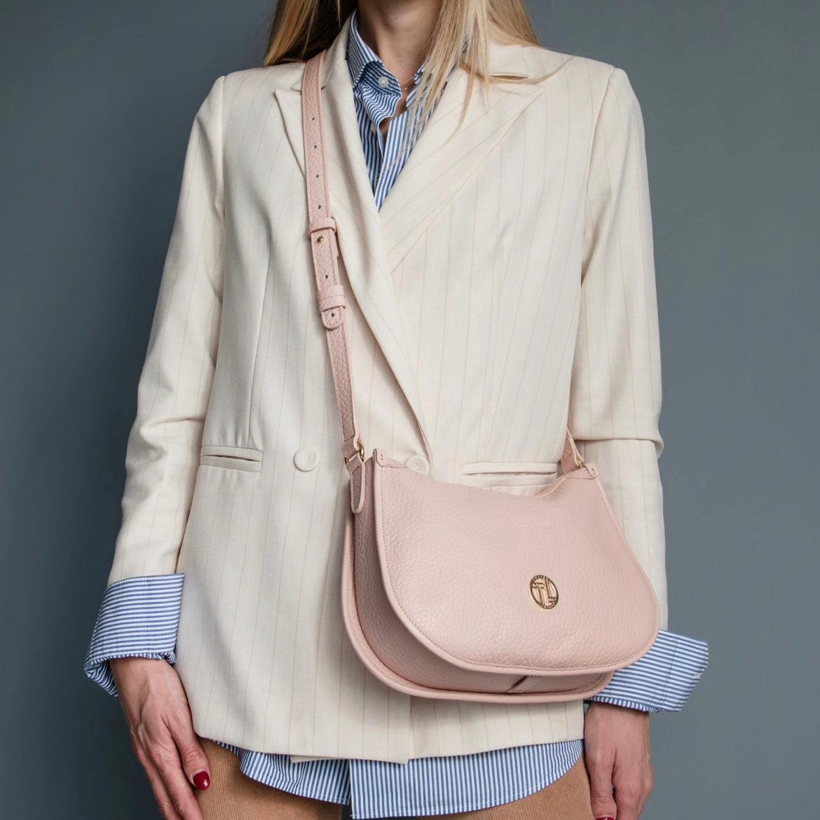 The Tropical Duchess Tuscany Leather HOBLÒ TL142563 Soft Leather Handbag in Nude