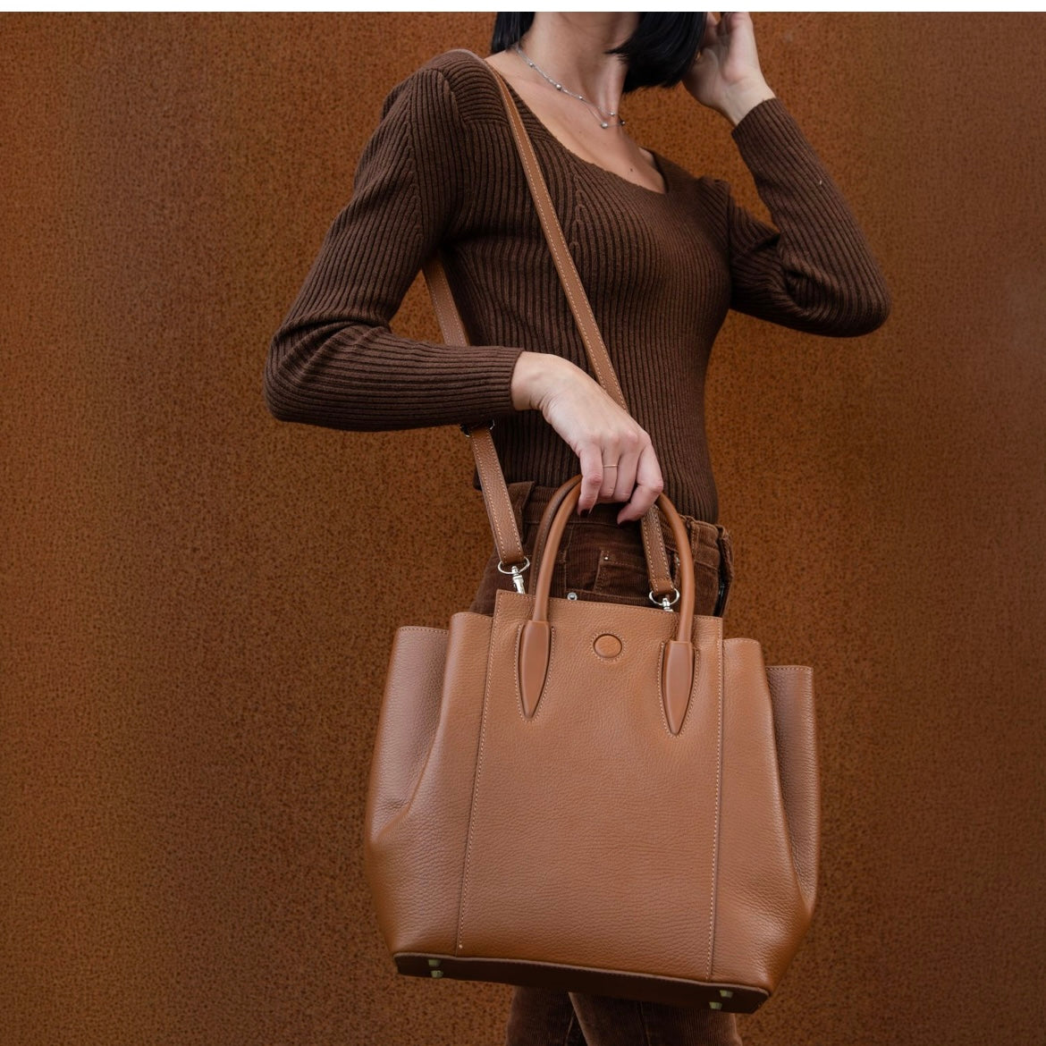 The Tropical Duchess Tuscany Leather  TULIPAN TL141727 Leather Handbag in Light Taupe