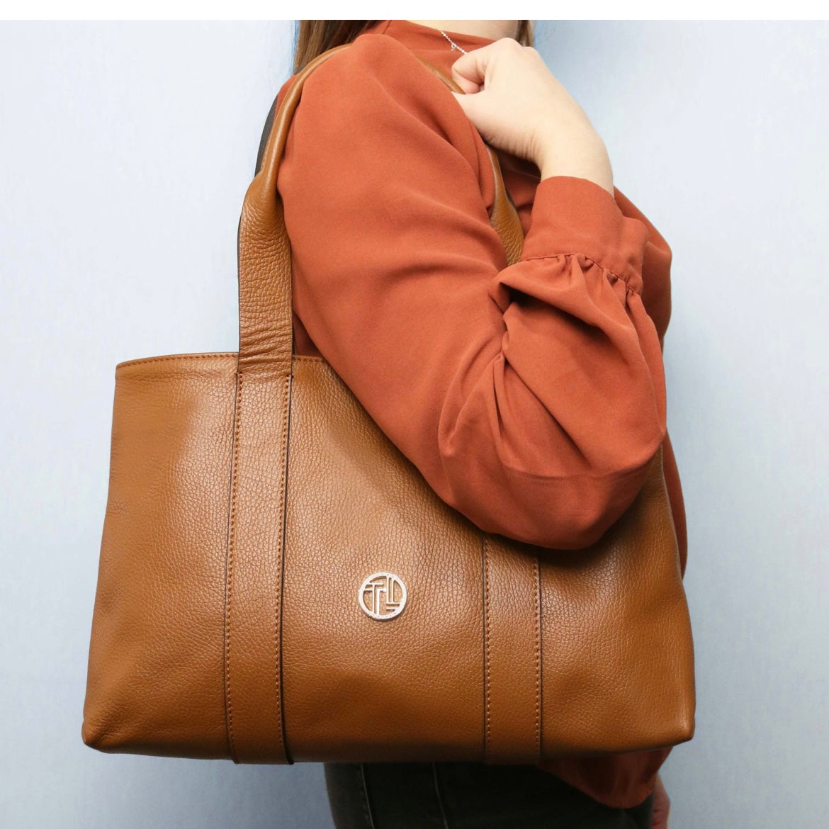 The Tropical Duchess Tuscany Leather  CALLIE TL142415 Soft Leather Shoulder bag in Beige