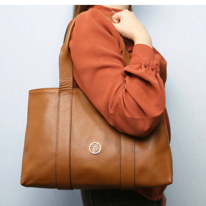 The Tropical Duchess Tuscany Leather  CALLIE TL142415 Soft Leather Shoulder bag in Beige