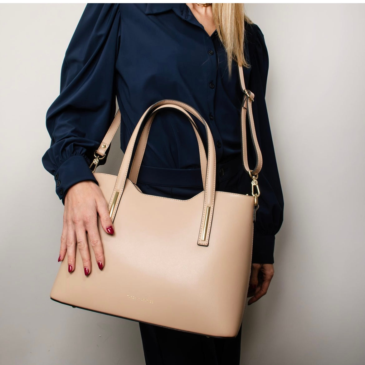 The Tropical Duchess Tuscany Leather  TL BAG OLIMPIA TL141412 Leather Tote in Dark Blue