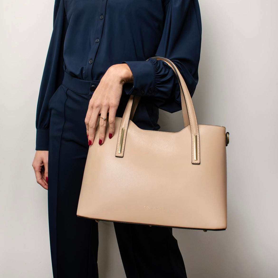 The Tropical Duchess Tuscany Leather  TL BAG OLIMPIA TL141412 Leather Tote in Cognac