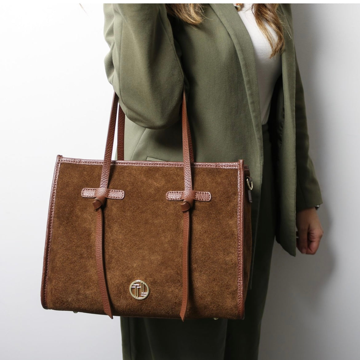 The Tropical Duchess Tuscany Leather FRAME TL142513 in Brown